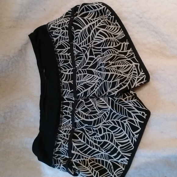 Lululemon shorts - Picture 2 of 4